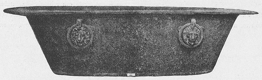 Villa della Pisanella, Boscoreale. Bathtub with four leonine swivel rings.
See Pasqui A., La Villa Pompeiana della Pisanella presso Boscoreale, in Monumenti Antichi VII 1897, p. 421 fig. 16.