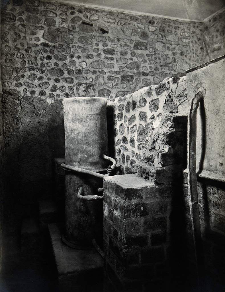 Boscoreale, Villa della Pisanella. 1931? Room L, Praefurnium or Boiler room showing water tanks and pipes.
Lettering on photo - Pompei - Museo Prisco. "Il Calidarium" della villa.”
Typewritten lettering on piece of paper pasted onto rear reads: Pompeii. Capt. Saint, May 1931.
Photo courtesy of Wellcome Collection. CC BY 4.0