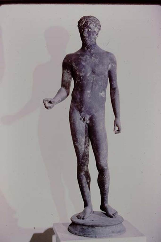 Villa of T. Siminius Stephanus, fondo Barbatelli. Pompeii, 1978. Statue of the Ephebo.
Photo by Stanley A. Jashemski.
Source: The Wilhelmina and Stanley A. Jashemski archive in the University of Maryland Library, Special Collections (See collection page) and made available under the Creative Commons Attribution-Non Commercial License v.4. See Licence and use details. J78f0431
