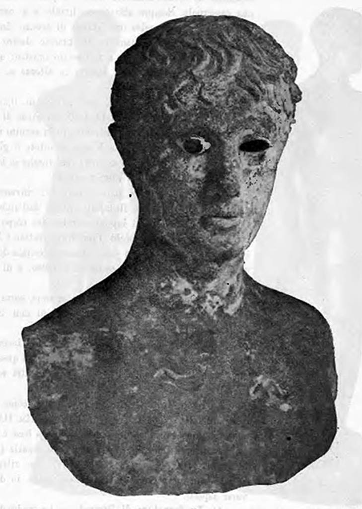 Villa of T. Siminius Stephanus, fondo Barbatelli. 27th November 1900. Front view of the head of the statue of the Efebo. See Notizie degli Scavi di Antichità, 1900, p. 588, fig. 3a.