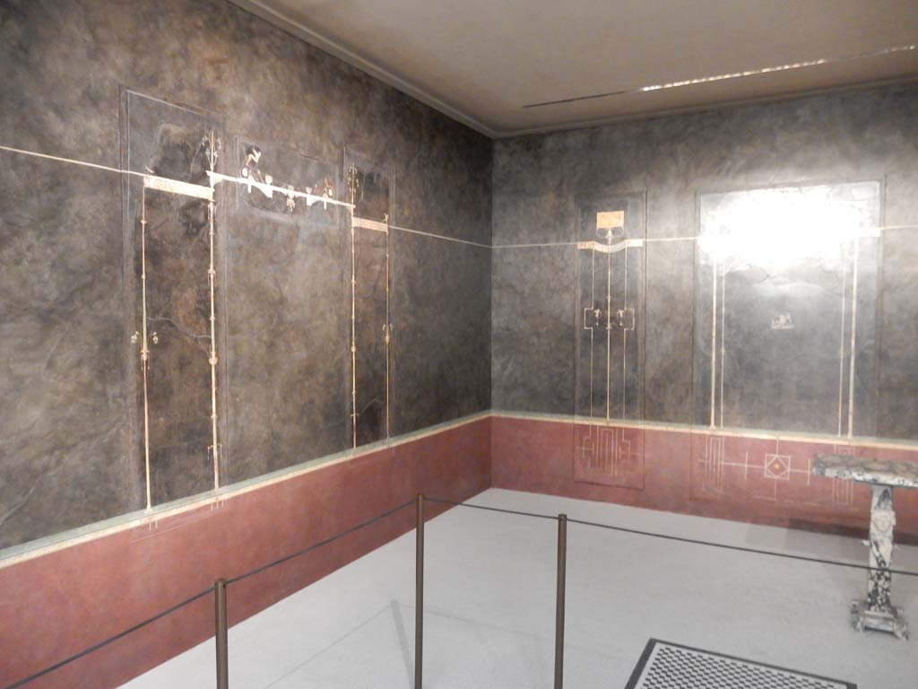 Villa of Agrippa Postumus, Boscotrecase. January 2018. Room 15, looking towards the west wall and north-west corner of cubiculum.
Photo courtesy of Buzz Ferebee.
Six sections of the west wall survive, three of which are in the Met Museum and four in Naples Museum.
Metropolitan Museum New York. Rogers Fund, 1920. Inventory numbers 20.192.6, 20.192.11 and 20.192.4.