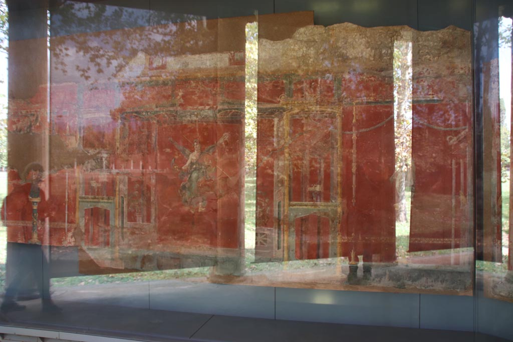 Complesso dei triclini in località Moregine a Pompei. October 2022. Triclinium C, west wall, with winged genius.
Photo courtesy of Klaus Heese.