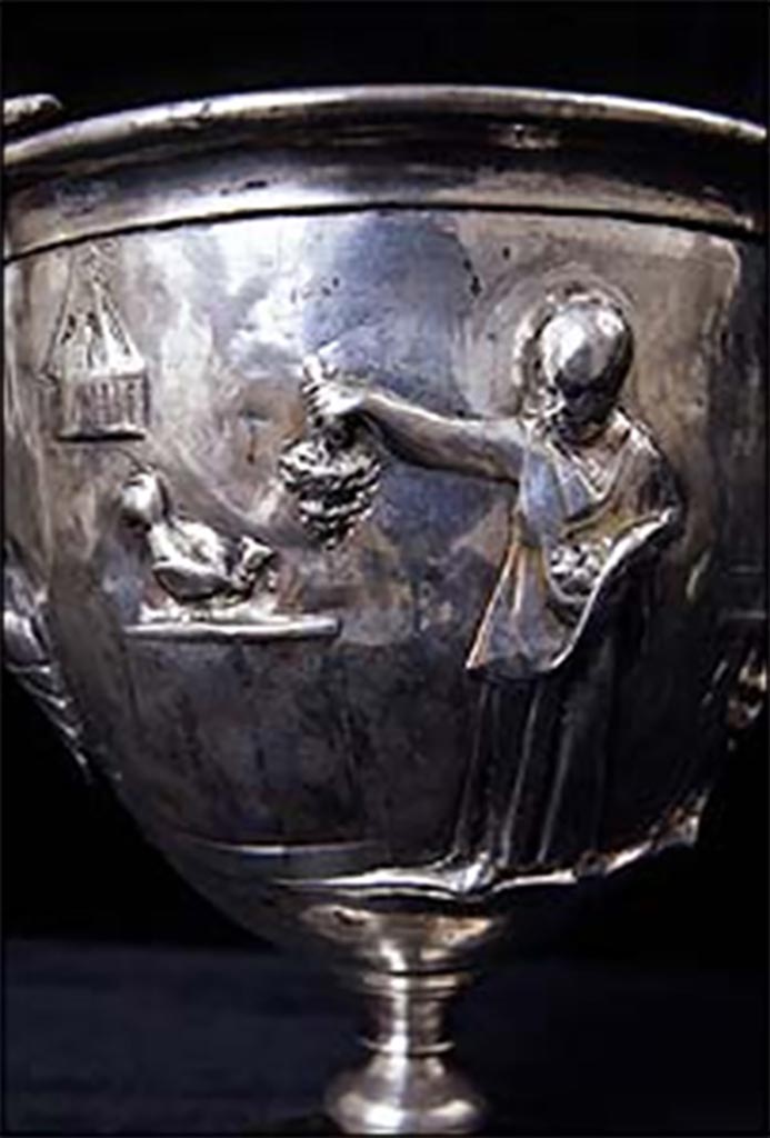 Complesso dei triclini in località Moregine a Pompei. 2000. Baths suite, understairs latrine.
Muregine embossed silver cup with animal scene. Only two cups were embossed.