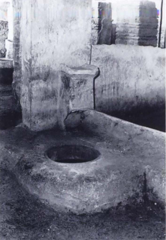 53. Scafati, Villa N. Popidi Narcissi Maioris. Room 4. North dolia and altar.
See Conticello de' Spagnolis, M., 2002. La villa "N. Popidi Narcissi Maioris": in Scafati, suburbio orientale di Pompei, p. 49, fig. 29.