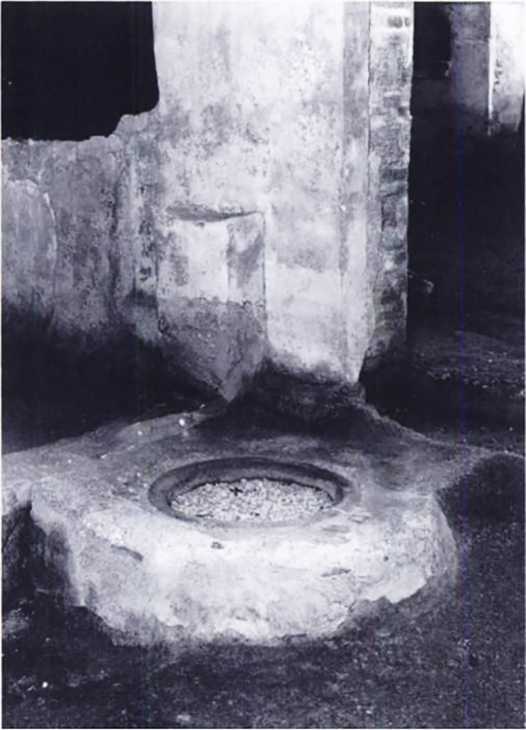 53. Scafati, Villa N. Popidi Narcissi Maioris. Room 4. South dolia and altar.
See Conticello de' Spagnolis, M., 2002. La villa "N. Popidi Narcissi Maioris": in Scafati, suburbio orientale di Pompei, p. 49, fig. 30.