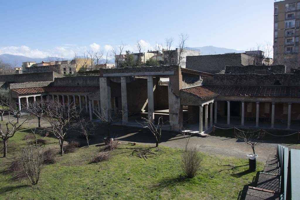 Oplontis Villa of Poppea, March 2019.
Looking south down from the ticket office level towards villa with the entrance steps on the right.
Foto Annette Haug, ERC Grant 681269 DÉCOR.