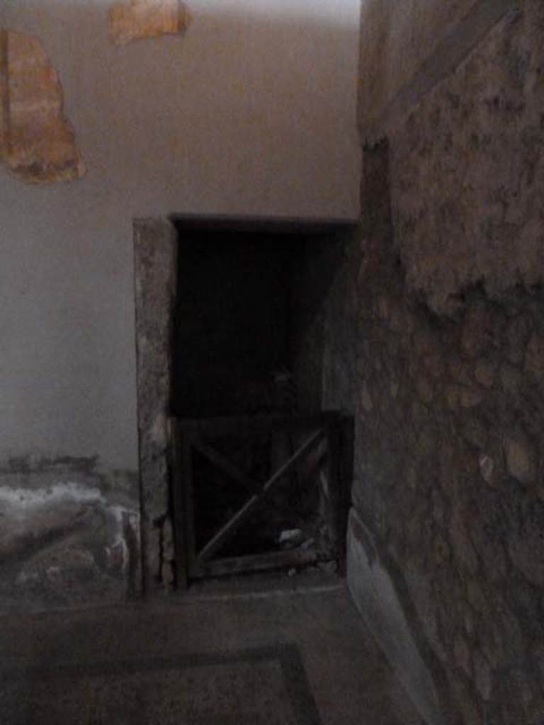 Oplontis, September 2015. Room 2, doorway in north-west corner of room 27, the enclosed courtyard.