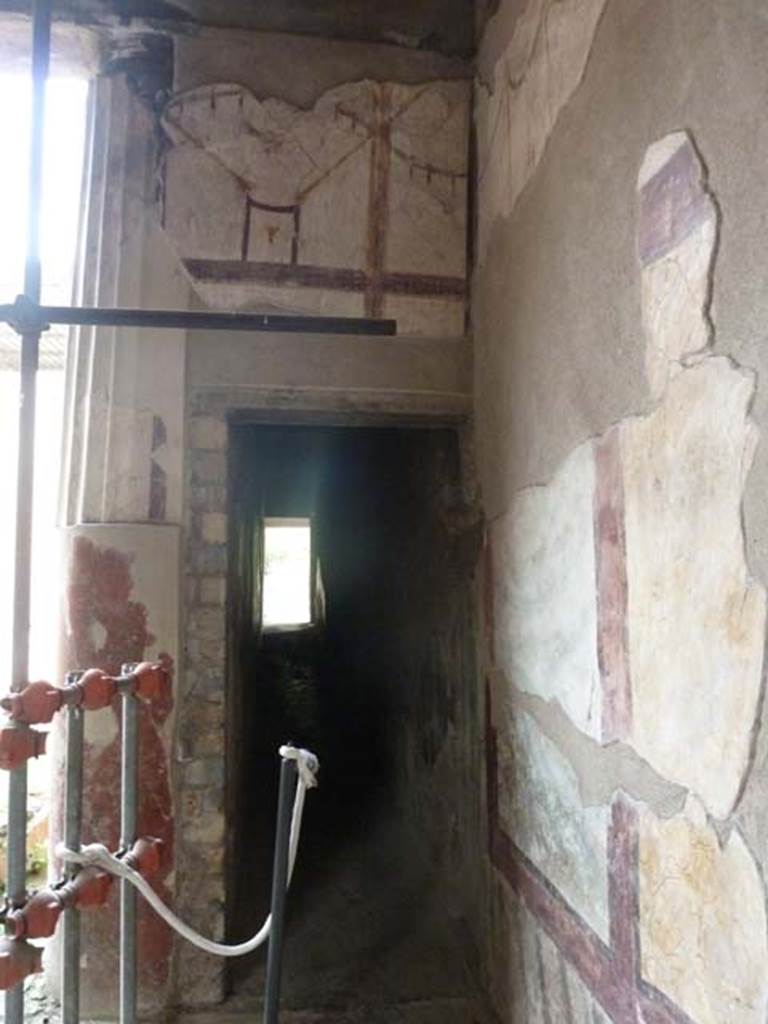 Oplontis, September 2015.
Entrance to corridor 3 in north wall of room 4, leading to east portico 34.