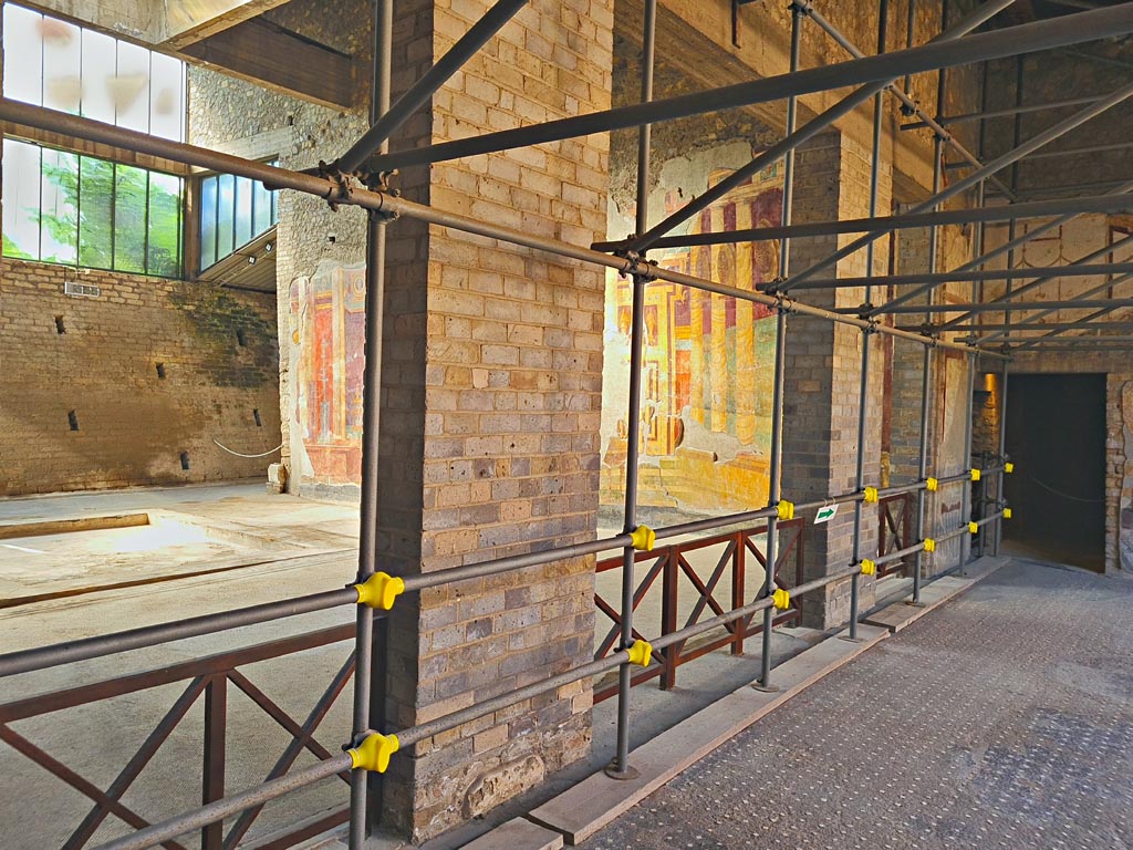 Oplontis Villa of Poppea, October 2023.
Room 4, south side, looking west through pilasters into the atrium, room 5. Photo courtesy of Giuseppe Ciaramella.