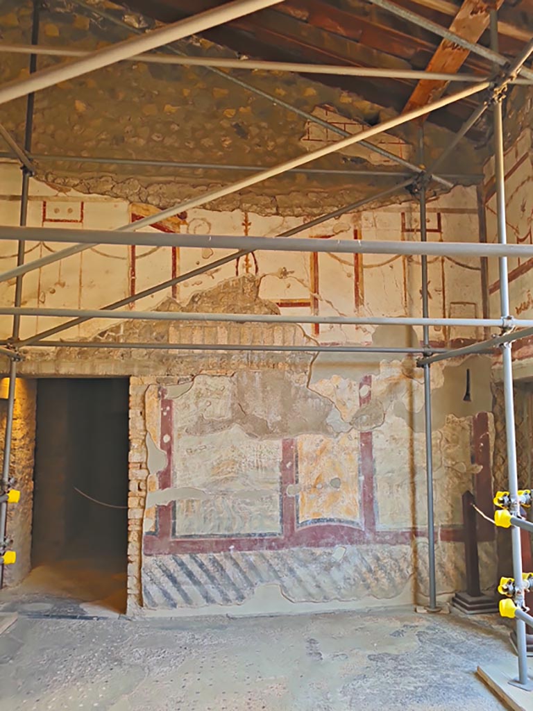 Oplontis Villa of Poppea, October 2023.
Room 4, west wall with doorway to room 9, on left. Photo courtesy of Giuseppe Ciaramella.