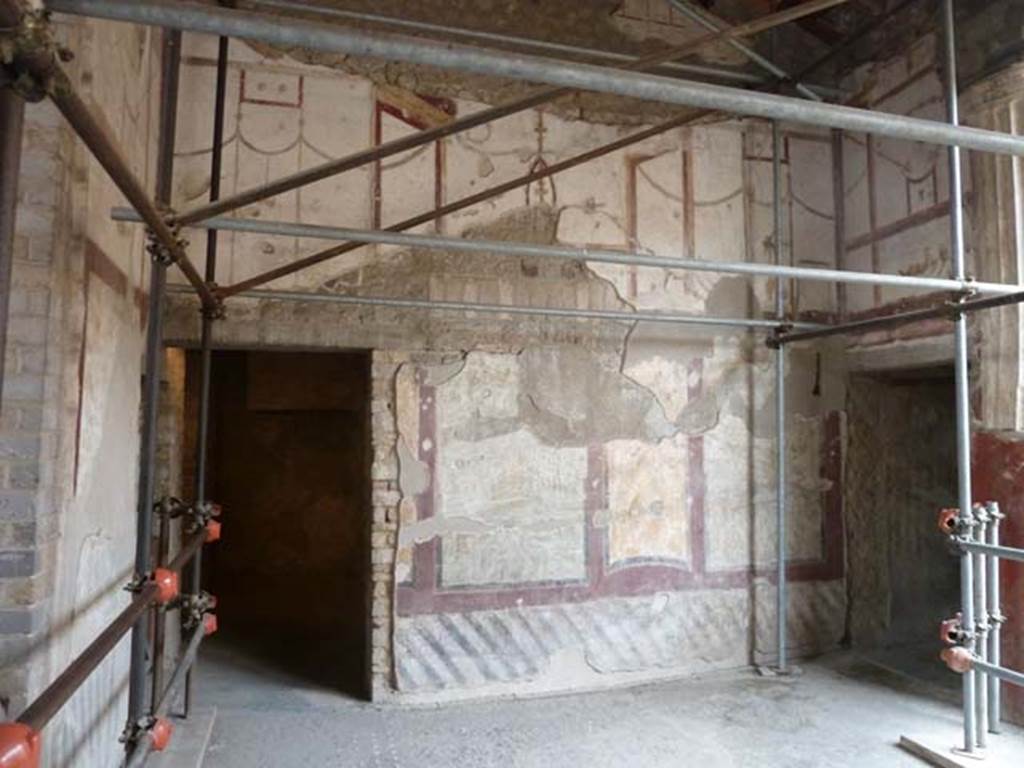 Oplontis Villa of Poppea, September 2015.
Room 4, west wall with doorway to room 9, on left and entrance to corridor 6 to the west portico, on right.