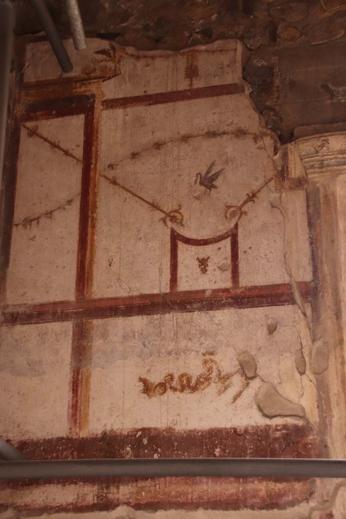 Oplontis Villa of Poppea, October 2020. Looking west
Room 4, north-west corner, detail of decoration above entrance to corridor 6.
Photo courtesy of Klaus Heese.