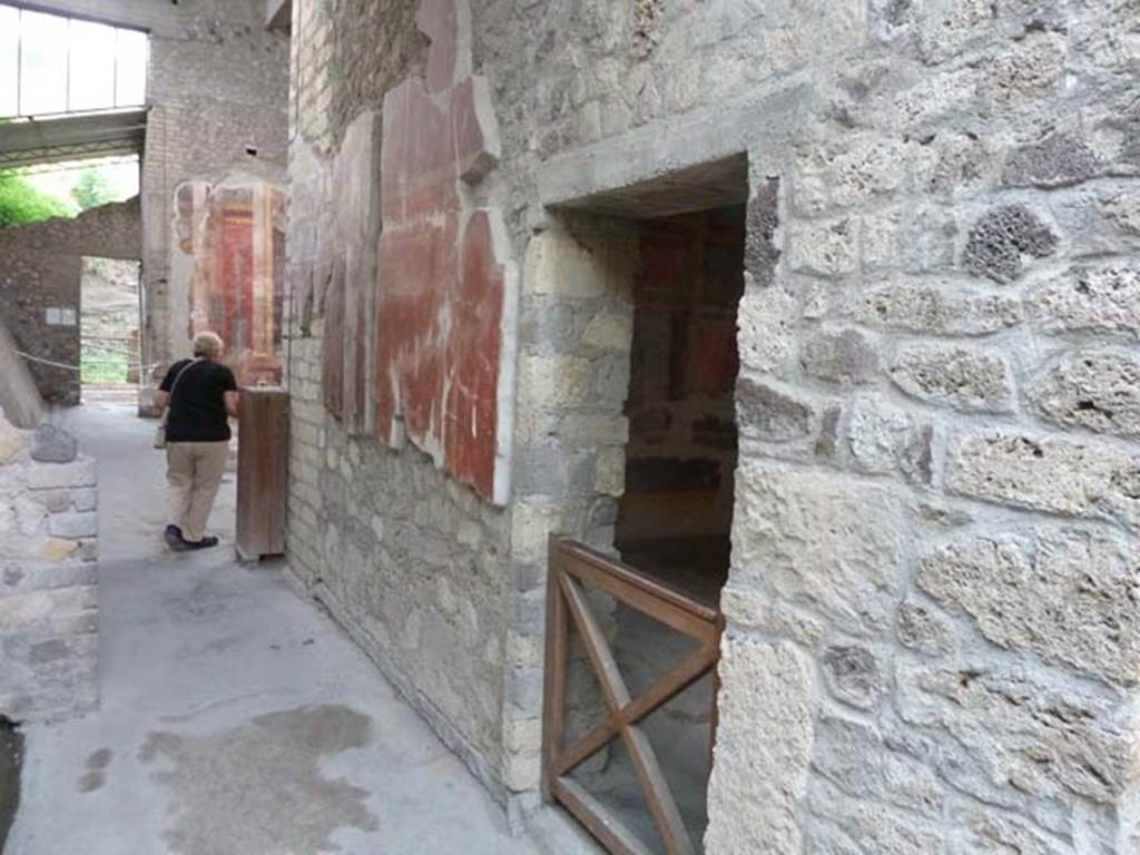 Oplontis, September 2015. Corridor of south side of room 23, leading to atrium.