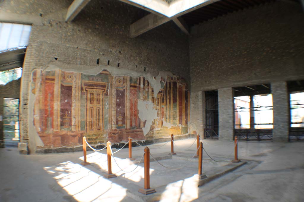 Oplontis Villa of Poppea, March 2014. Room 5, atrium. Looking across atrium towards the west wall and north-west corner.
Foto Annette Haug, ERC Grant 681269 DÉCOR.
