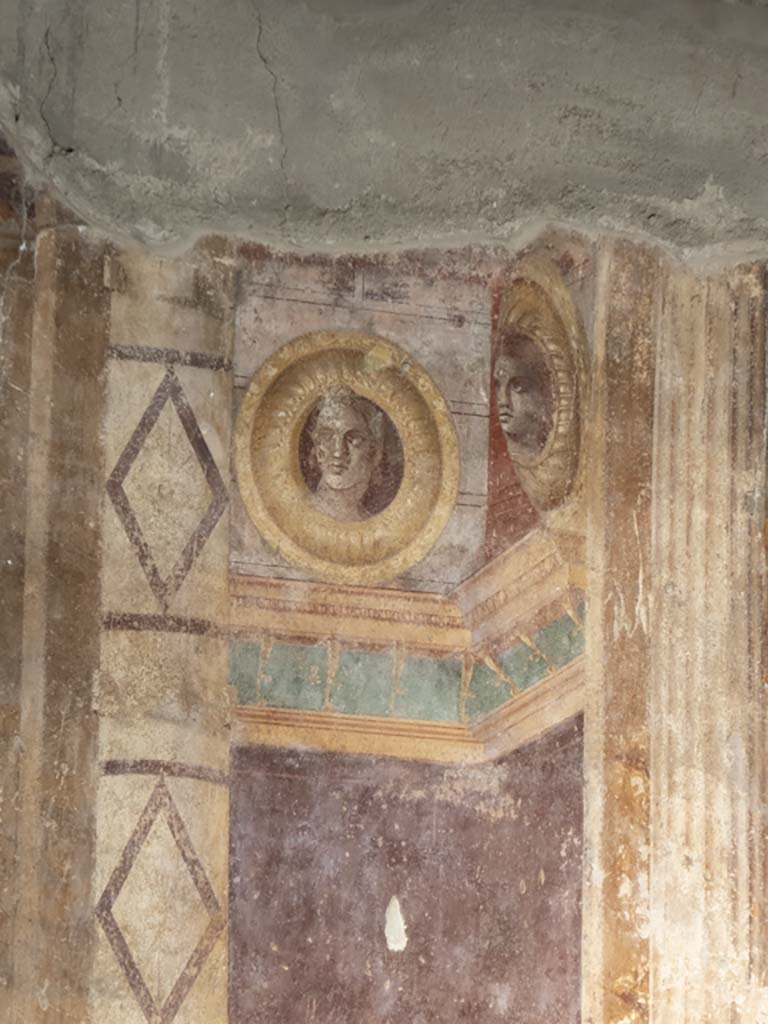 Oplontis Villa of Poppea, September 2017. Room 5, detail from centre of west wall.
Foto Annette Haug, ERC Grant 681269 DÉCOR.