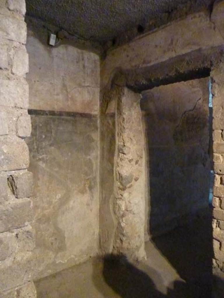 Oplontis, September 2015. Doorway to room 7, the kitchen, from corridor 9.