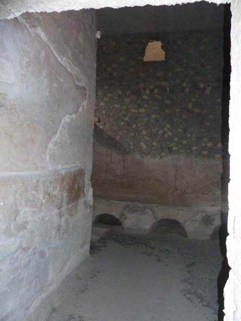 Oplontis, September 2015. Room 7, west wall, looking north into kitchen area.