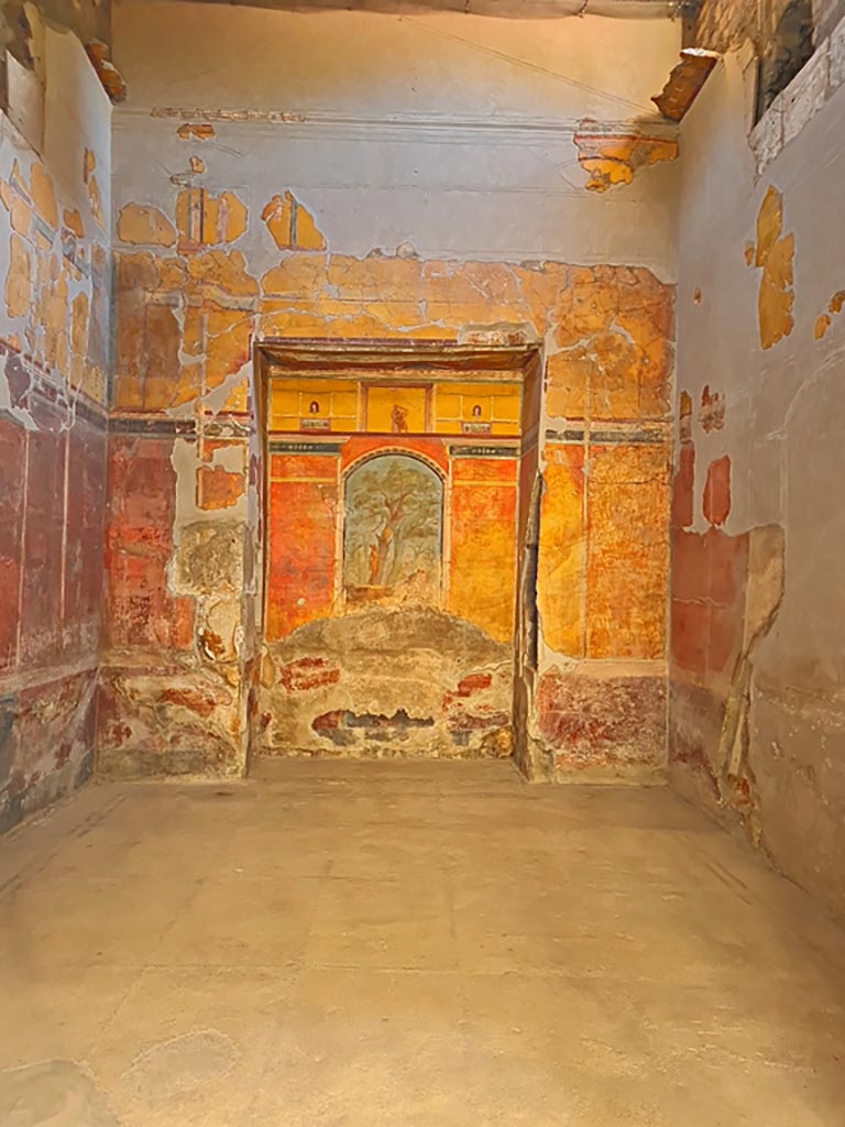 Oplontis Villa of Poppea, October 2023.
Room 8, looking towards east wall with recess. Photo courtesy of Giuseppe Ciaramella.