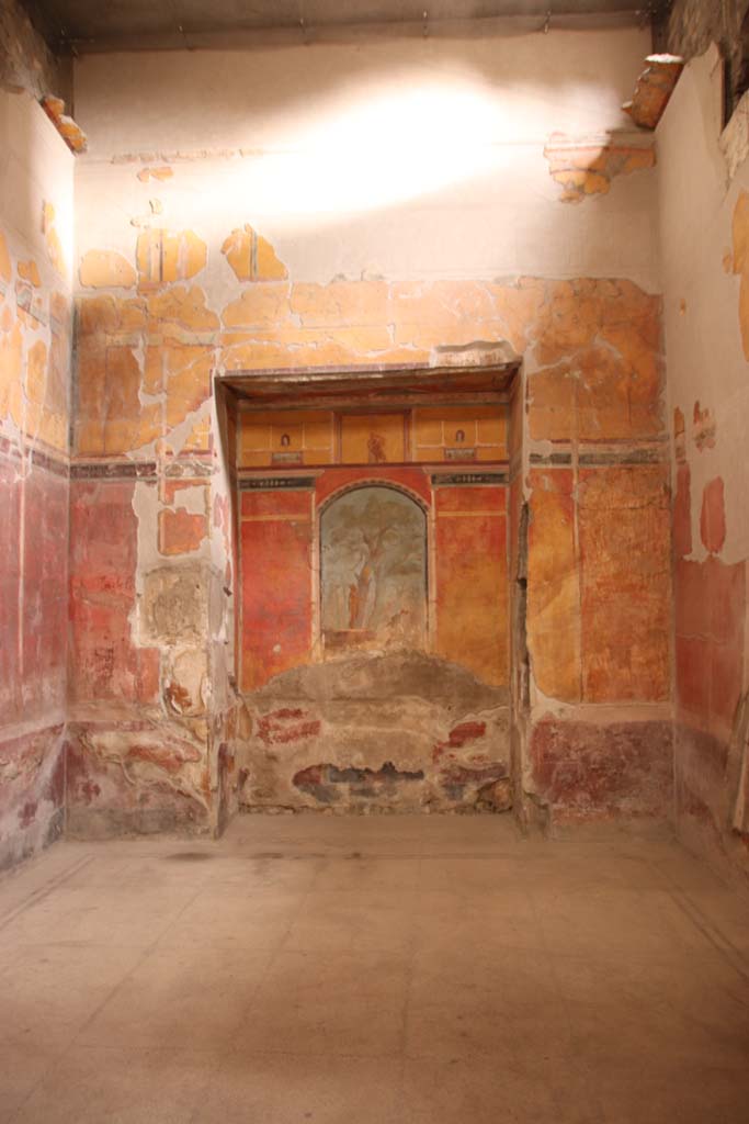 Oplontis Villa of Poppea, October 2020. Room 8, east wall with recess. Photo courtesy of Klaus Heese.
020 Oplontis - Villa Poppea - Raum 8 - Caldarium - Ostwand October 2020.