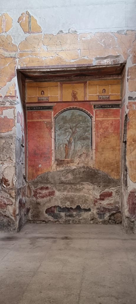 Oplontis Villa of Poppea, January 2023.
Room 8, looking towards the east wall with large recess.
Photo courtesy of Miriam Colomer.
