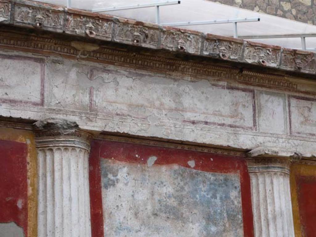 Oplontis, May 2010. Room 20, detail from top of centre of west wall. Photo courtesy of Buzz Ferebee.