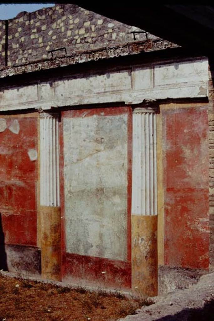 Oplontis 1974. Room 20, looking towards central panel of west wall. Photo by Stanley A. Jashemski.
Source: The Wilhelmina and Stanley A. Jashemski archive in the University of Maryland Library, Special Collections (See collection page) and made available under the Creative Commons Attribution-Non Commercial License v.4. See Licence and use details. J74f0616