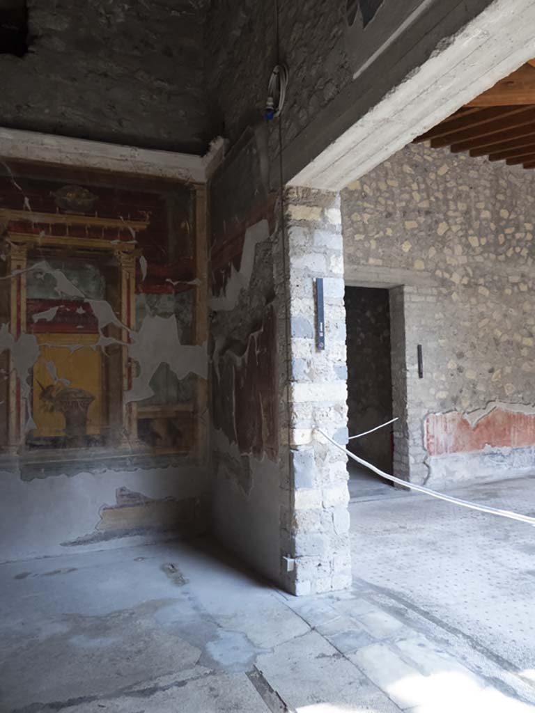 Oplontis Villa of Poppea, September 2017.
Room 23, looking north to north-east corner and doorway to Portico 24, from small doorway in south corridor.
Foto Annette Haug, ERC Grant 681269 DÉCOR.