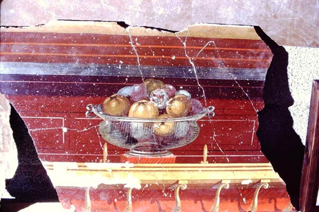 Oplontis, 1968. Room 23, painted wall with still-life of glass bowl with pomegranates. Photo by Stanley A. Jashemski.
Source: The Wilhelmina and Stanley A. Jashemski archive in the University of Maryland Library, Special Collections (See collection page) and made available under the Creative Commons Attribution-Non Commercial License v.4. See Licence and use details. J68f1468