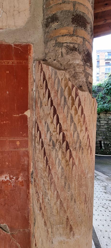 Oplontis Villa of Poppea, January 2023.
Portico 24, looking south towards detail of stuccoed painted column.
Photo courtesy of Miriam Colomer.