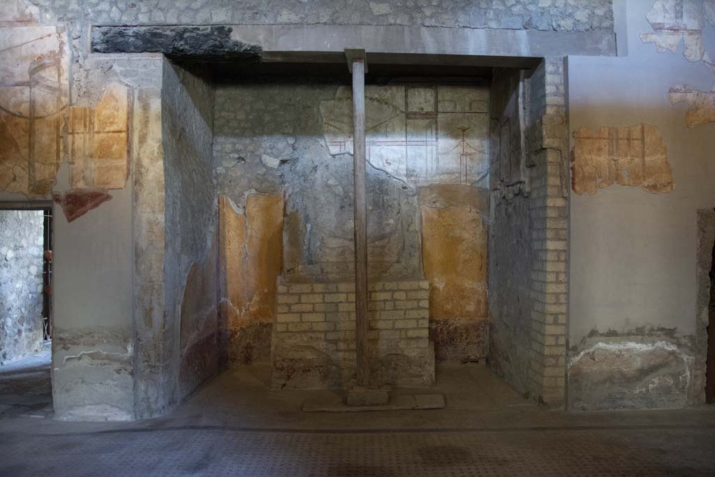 Oplontis Villa of Poppea, March 2019. Looking west through doorway to room 27 from the rustic peristyle, room 32.
Foto Annette Haug, ERC Grant 681269 DÉCOR.