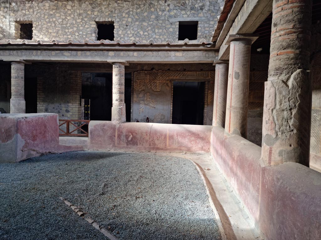 Oplontis Villa of Poppea, January 2023.
Room 32, looking west along north end of rustic courtyard towards north-west corner. Photo courtesy of Miriam Colomer.