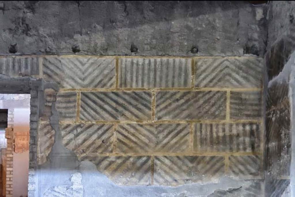 Oplontis Villa of Poppea, April 2018. Room 32, detail of west wall in north-west corner.
Photo courtesy of Ian Lycett-King. Use is subject to Creative Commons Attribution-NonCommercial License v.4 International.