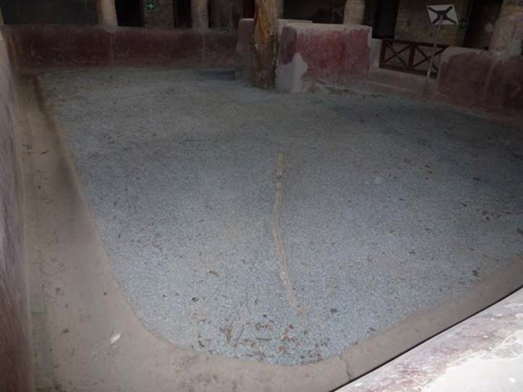 Oplontis, September 2011. Room 32, the rustic peristyle. Looking south-west. Photo courtesy of Michael Binns.