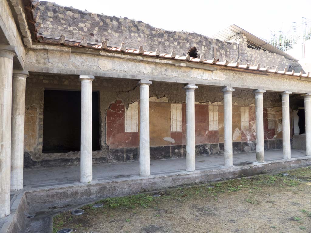 Oplontis Villa of Poppea, September 2017. West portico 33, looking towards west end of portico.
Foto Annette Haug, ERC Grant 681269 DÉCOR.