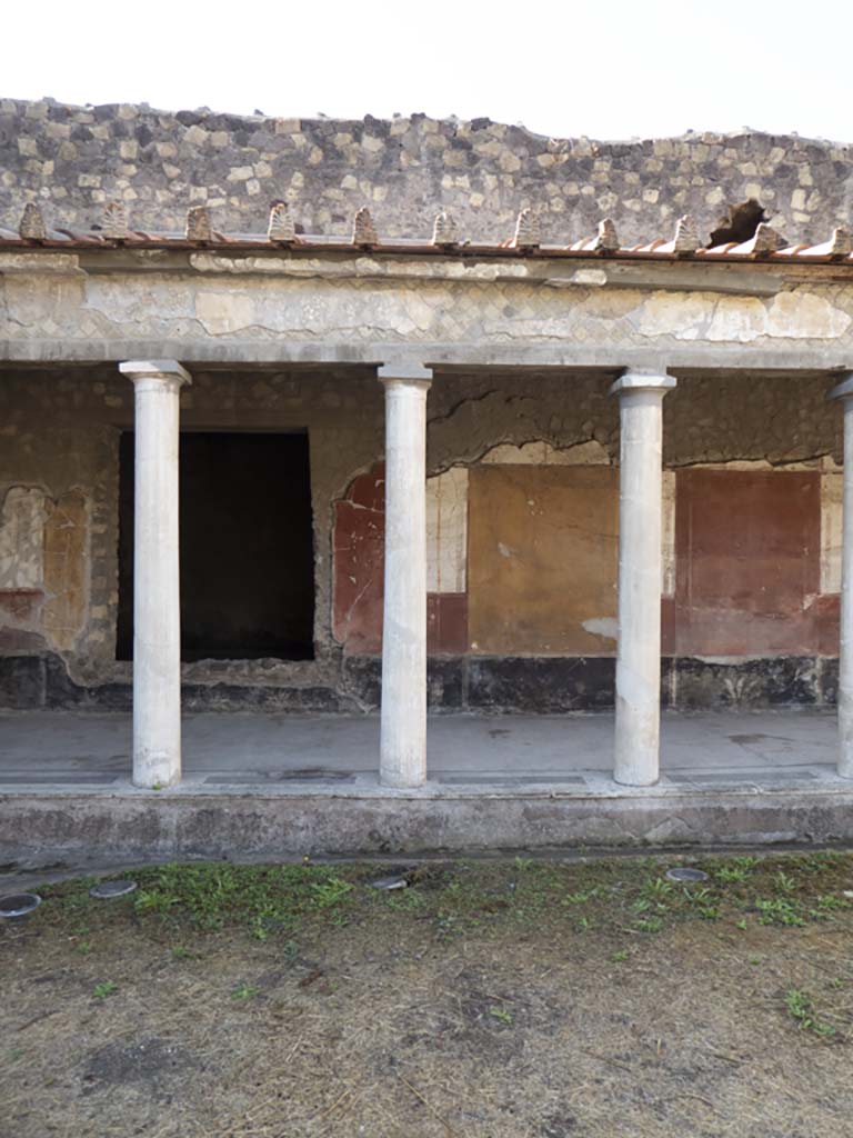 Oplontis Villa of Poppea, September 2017.
Room 33, looking towards south wall of portico, and window into room 17.
Foto Annette Haug, ERC Grant 681269 DÉCOR.