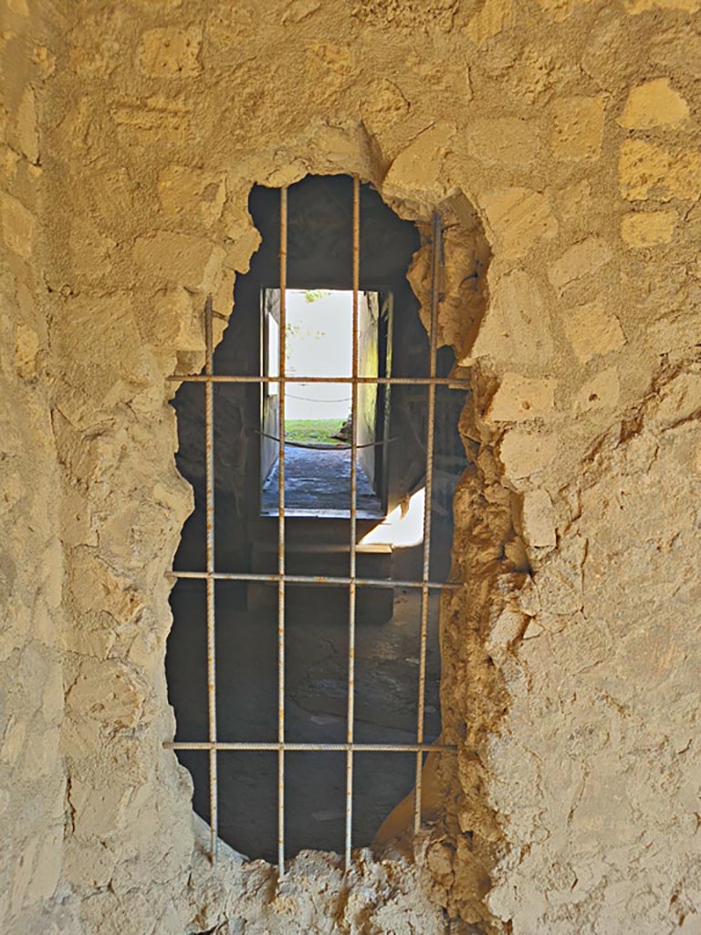 Oplontis Villa of Poppea, October 2023.
Portico 40, detail from north-west corner of north wall. Photo courtesy of Giuseppe Ciaramella.