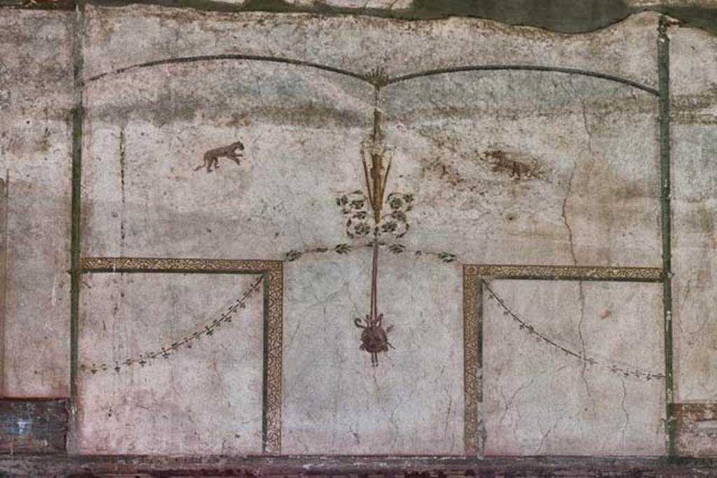 Oplontis Villa of Poppea, April 2018. Portico 40, detail of painted panel on east wall in north-east corner. Photo courtesy of Ian Lycett-King. Use is subject to Creative Commons Attribution-NonCommercial License v.4 International.