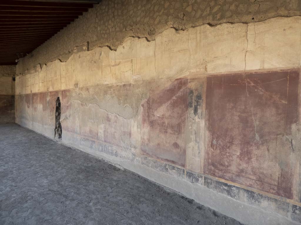 Oplontis Villa of Poppea, September 2017. Portico 40, looking north along painted decoration in east portico.
Foto Annette Haug, ERC Grant 681269 DÉCOR.