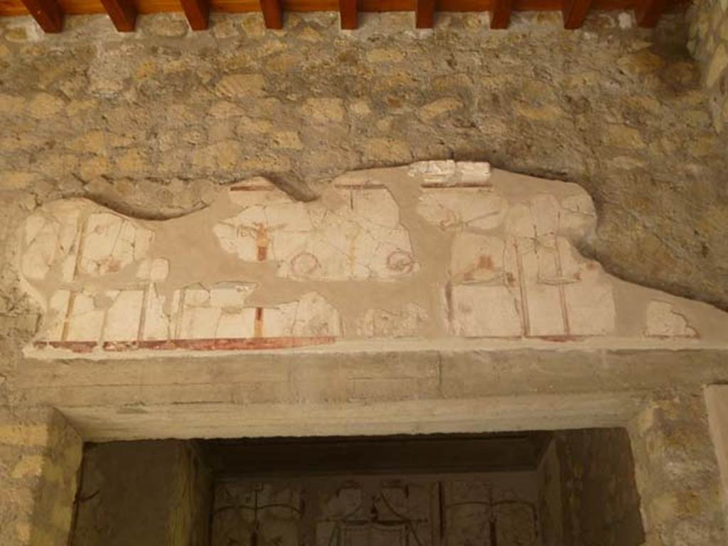 Oplontis, May 2011. Room 41, painted wall decoration on north wall above wide doorway into cubiculum with two alcoves. Photo courtesy of Michael Binns.