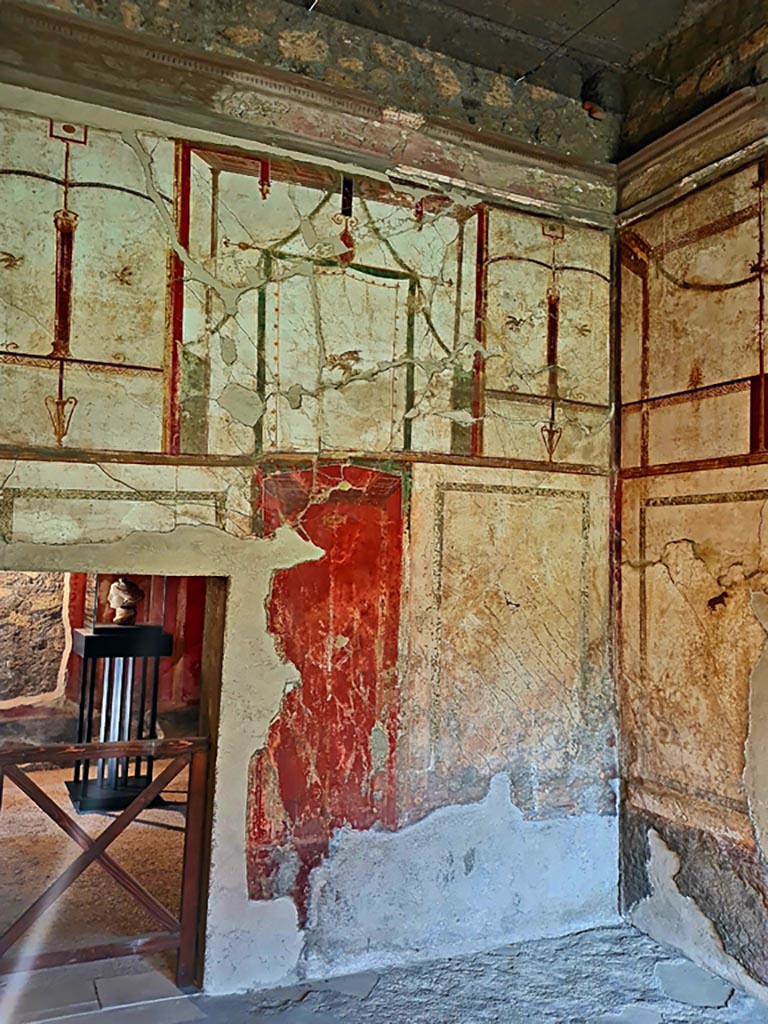 Oplontis Villa of Poppea, October 2023.
Room 41, looking towards alcove near west wall of cubiculum, and through doorway in alcove into room 38.
Photo courtesy of Giuseppe Ciaramella.