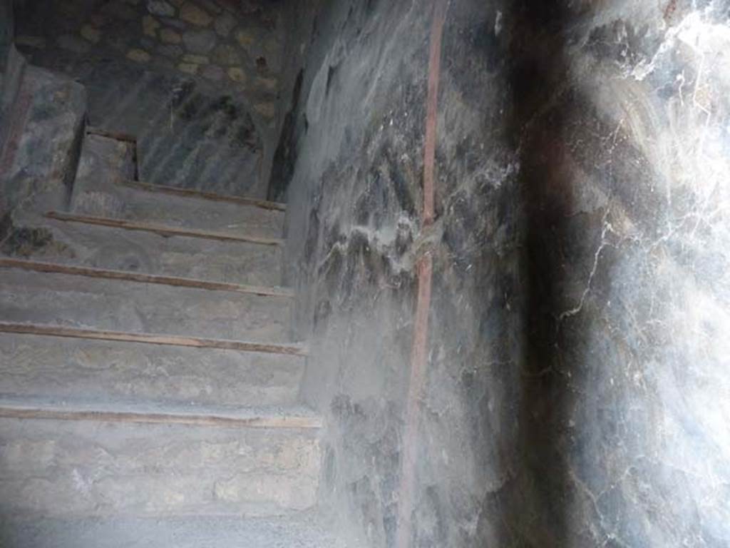Oplontis, September 2015. Room 42, south decorated wall of steps to upper floor.
