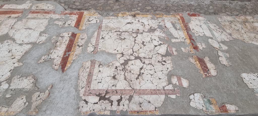 Oplontis Villa of Poppea, January 2023.
Corridor 46, detail of painted decoration from upper south wall. Photo courtesy of Miriam Colomer.