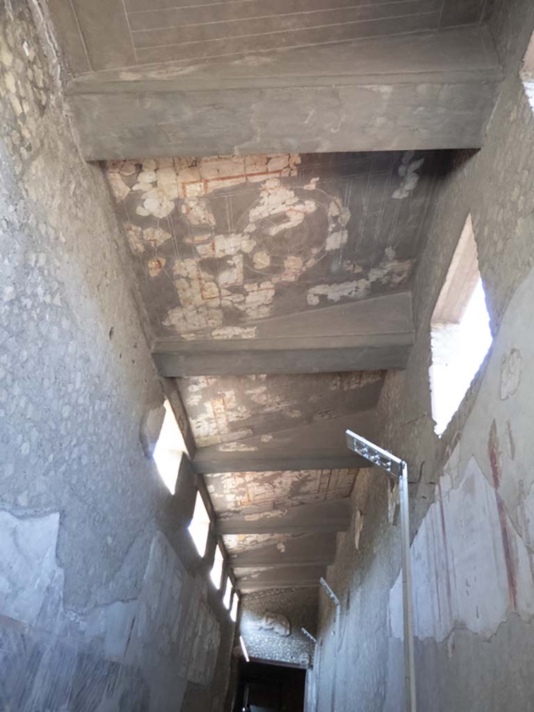 Oplontis Villa of Poppea, September 2017. Looking west along ceiling in corridor 46.
Foto Annette Haug, ERC Grant 681269 DÉCOR.