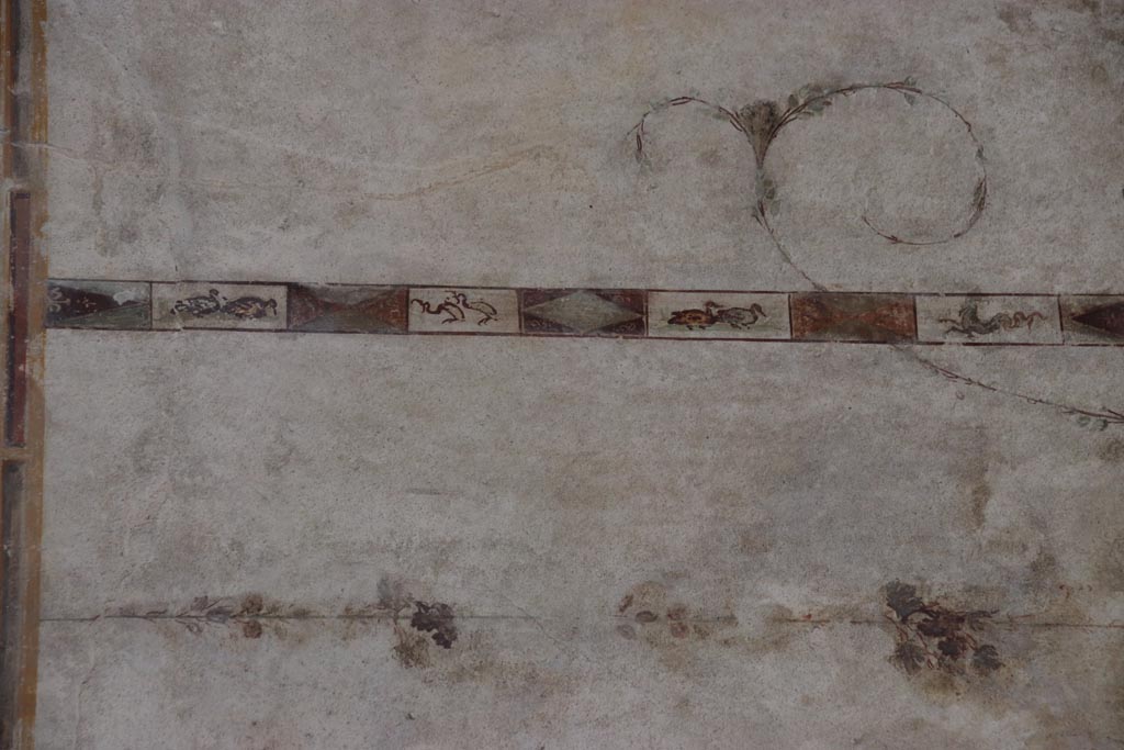 Villa of Poppaea, Oplontis, October 2023.
Area 60, detail of painted decoration from upper west portico wall on north (right) of doorway to room 72. Photo courtesy of Klaus Heese.