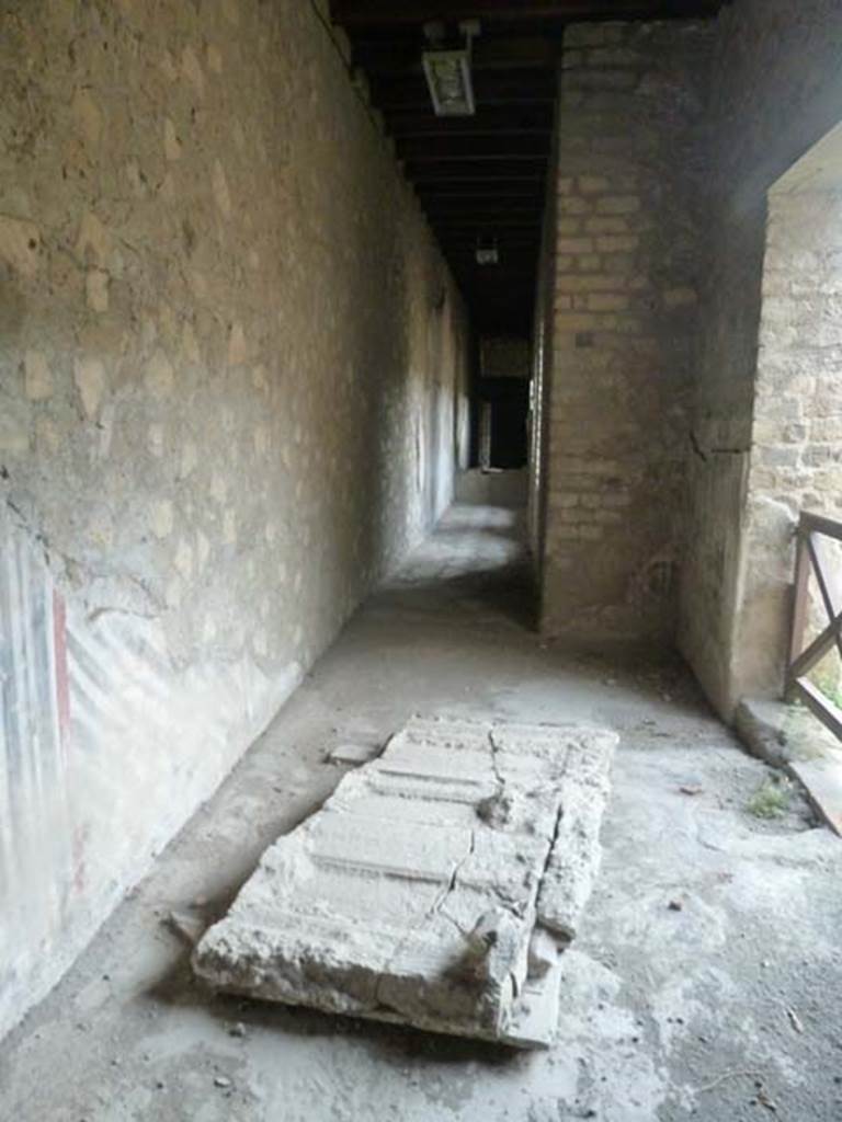 Oplontis, September 2015. Corridor 62, looking west past plaster-cast of door or shutters.