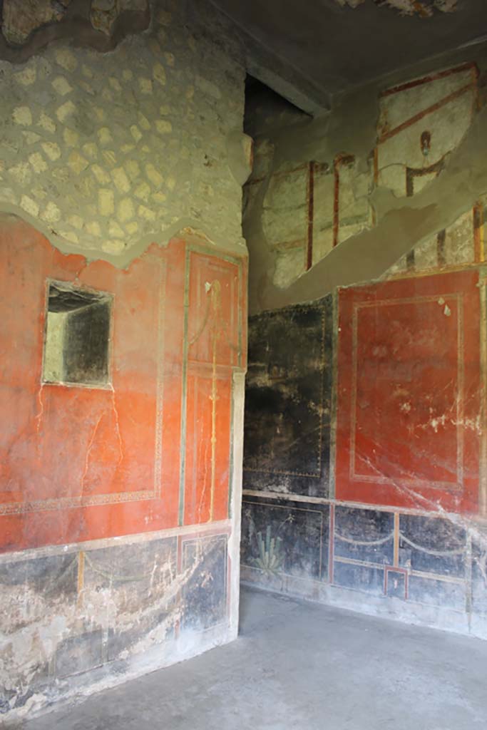 Oplontis Villa of Poppea, March 2014.
Room 66, looking towards south wall with niche, and south-west corner.
Foto Annette Haug, ERC Grant 681269 DÉCOR.