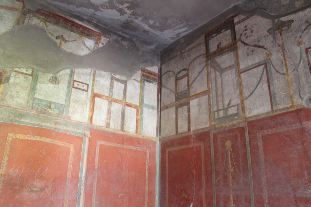 Oplontis Villa of Poppea, March 2014. Room 66, detail from upper north-west corner.
Foto Annette Haug, ERC Grant 681269 DÉCOR.