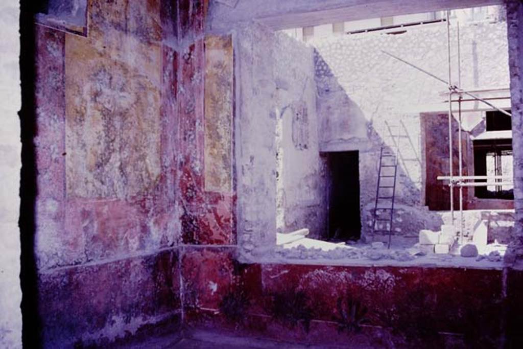 Oplontis, 1977. Room 68, north wall with window. Looking across room 69, to doorway of room 71, and window into small courtyard garden 70. Photo by Stanley A. Jashemski.
Source: The Wilhelmina and Stanley A. Jashemski archive in the University of Maryland Library, Special Collections (See collection page) and made available under the Creative Commons Attribution-Non Commercial License v.4. See Licence and use details. J77f0370