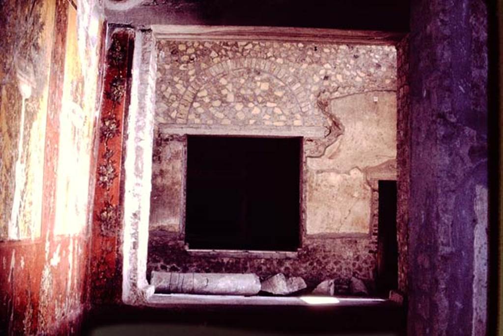 Oplontis, 1978. Room 70, south wall with window overlooking room 69, to window of room 68, and doorway to room 67. Photo by Stanley A. Jashemski.
Source: The Wilhelmina and Stanley A. Jashemski archive in the University of Maryland Library, Special Collections (See collection page) and made available under the Creative Commons Attribution-Non Commercial License v.4. See Licence and use details. J78f0628