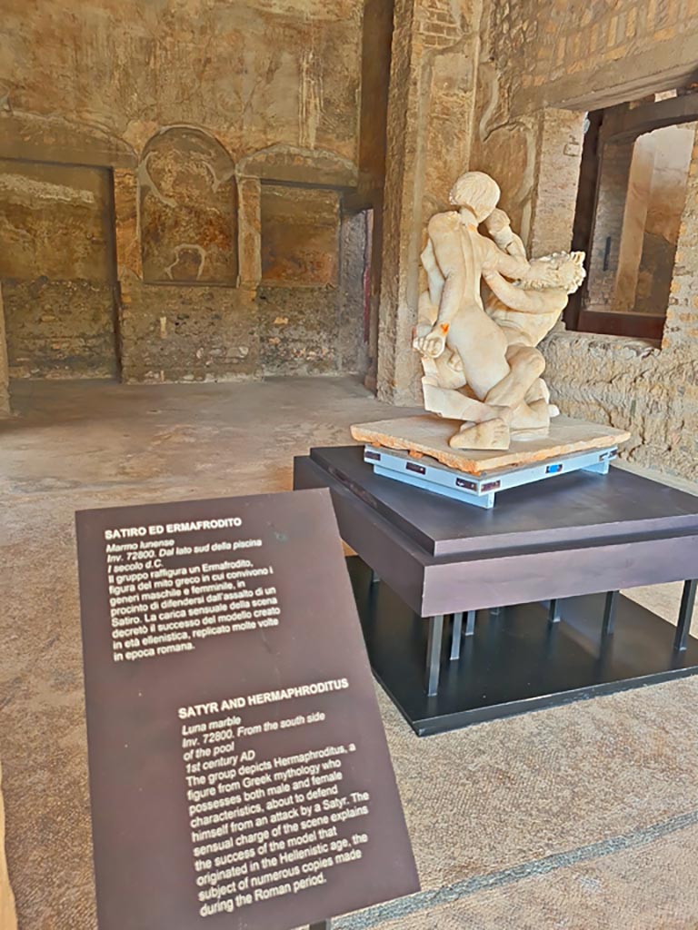 Oplontis Villa of Poppea, October 2023.
Room 74, looking north-west towards window into garden room 87, on right, and information card for statue.
Photo courtesy of Giuseppe Ciaramella.
